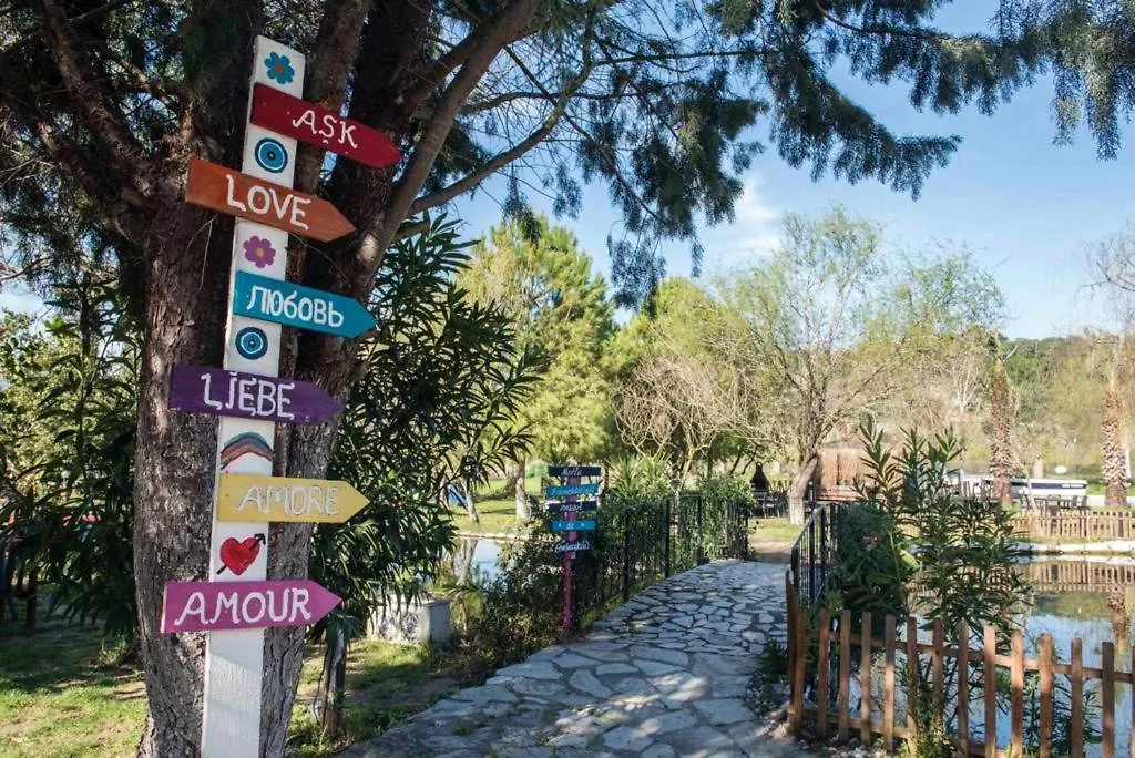 Nocleg ze śniadaniem Bed and Breakfast Otantik Tas Ev Dalaman