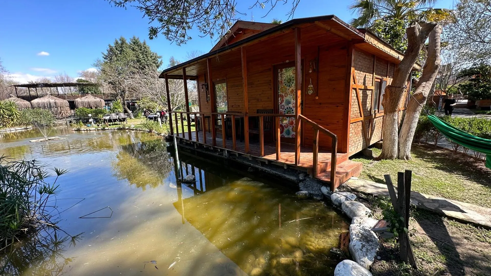 Otantik Tas Ev Bed & Breakfast Dalaman
