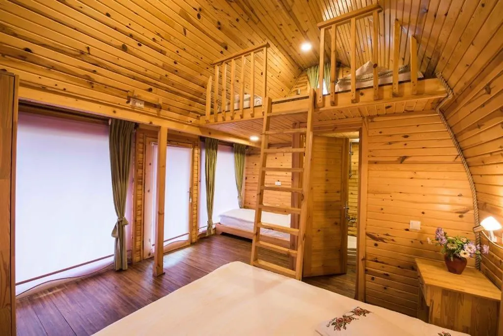 Otantik Tas Ev Bed & Breakfast Dalaman