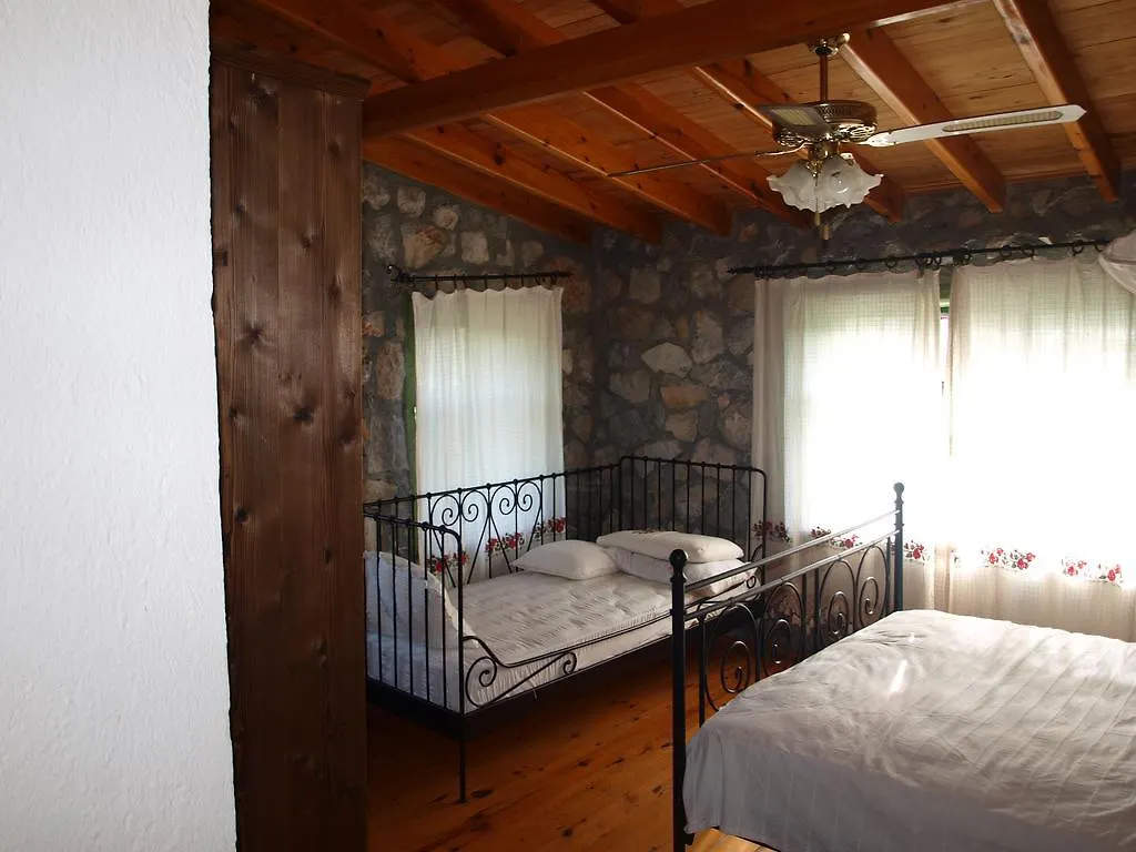 Otantik Tas Ev Bed & Breakfast Dalaman 3*,