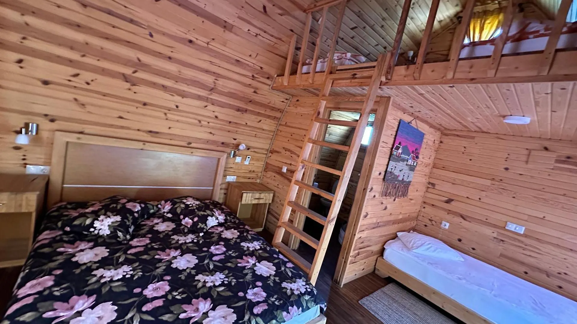 Otantik Tas Ev Bed & Breakfast Dalaman