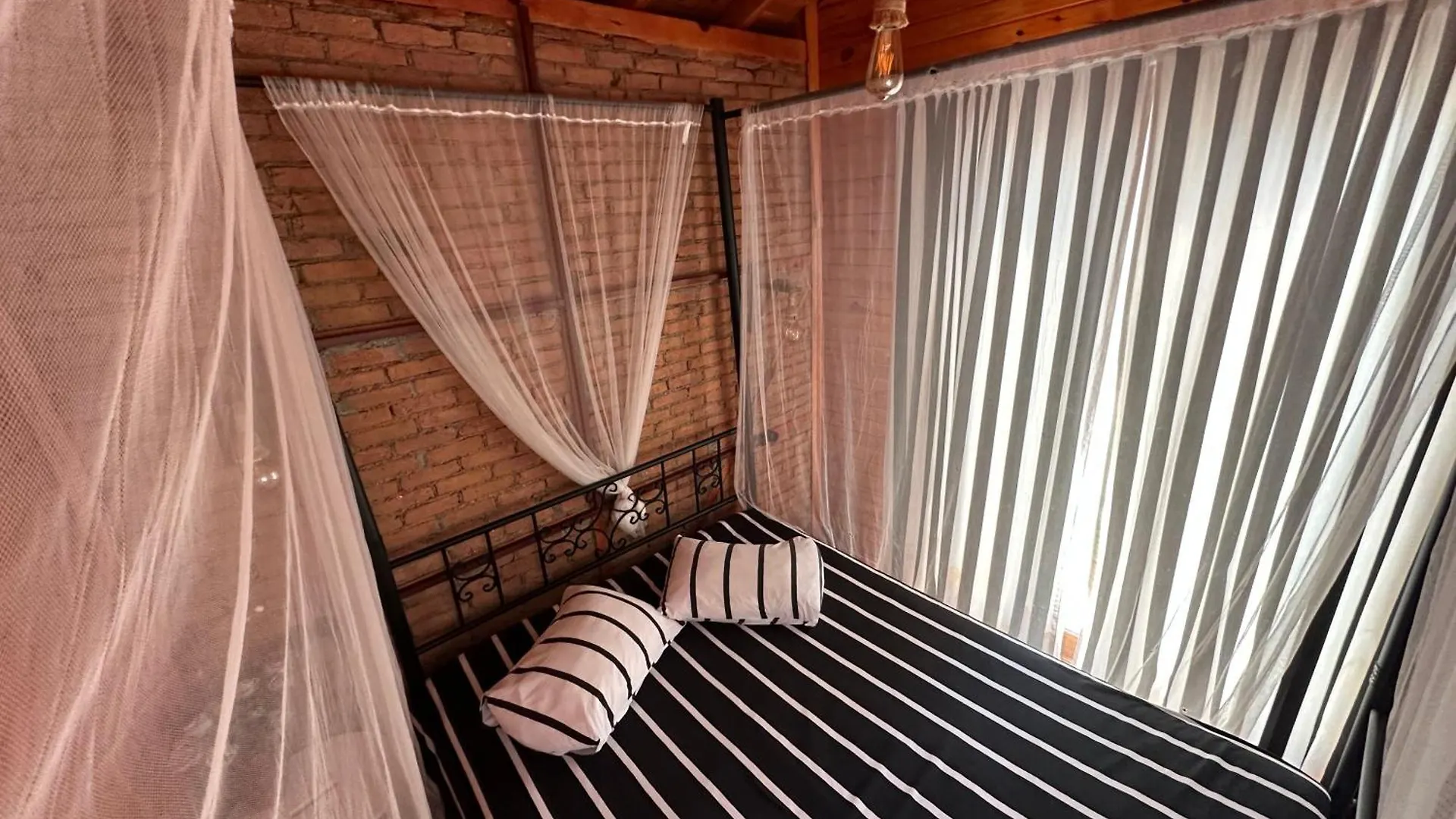 Otantik Tas Ev Bed & Breakfast Dalaman