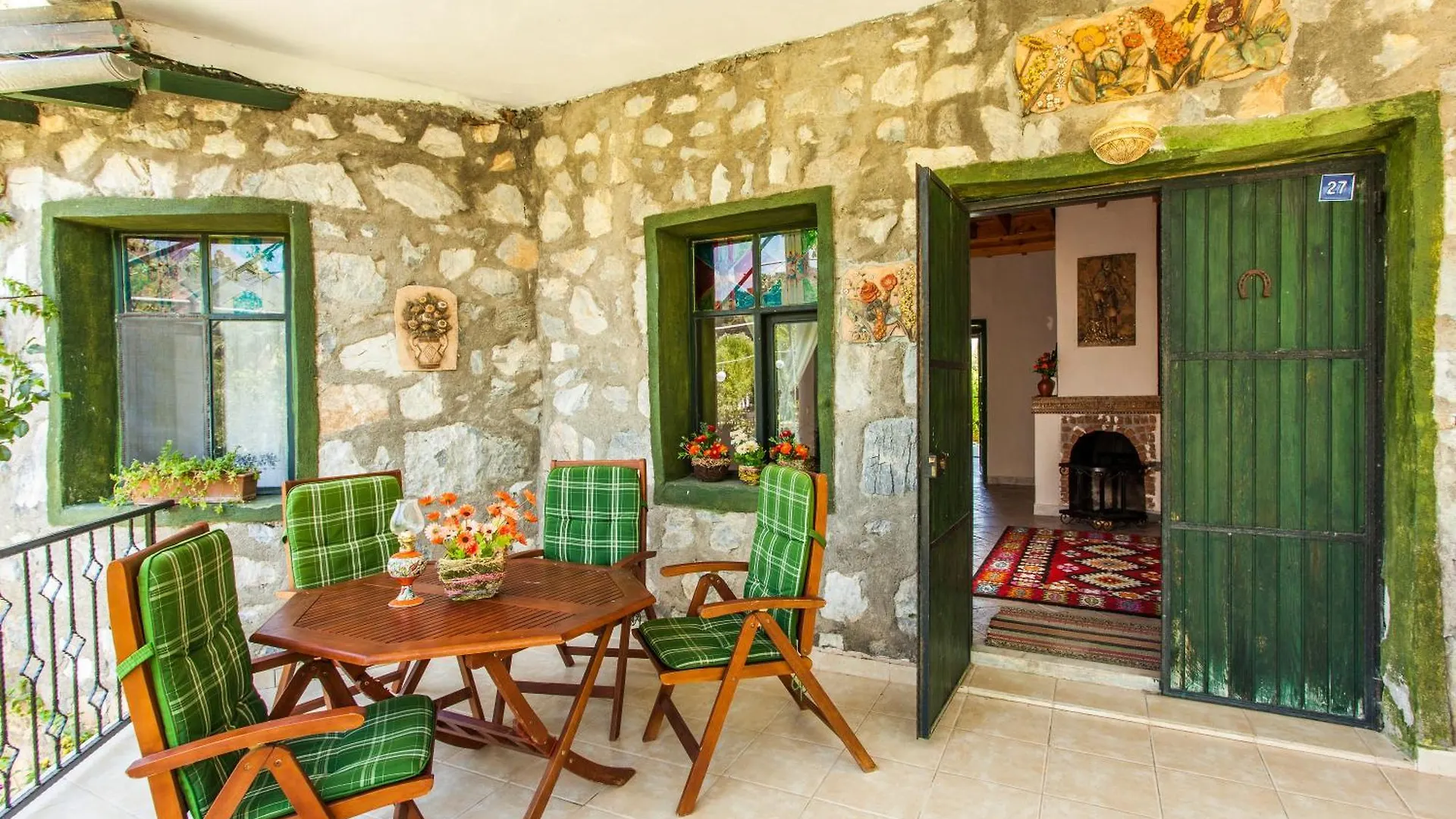 Otantik Tas Ev Bed & Breakfast Dalaman