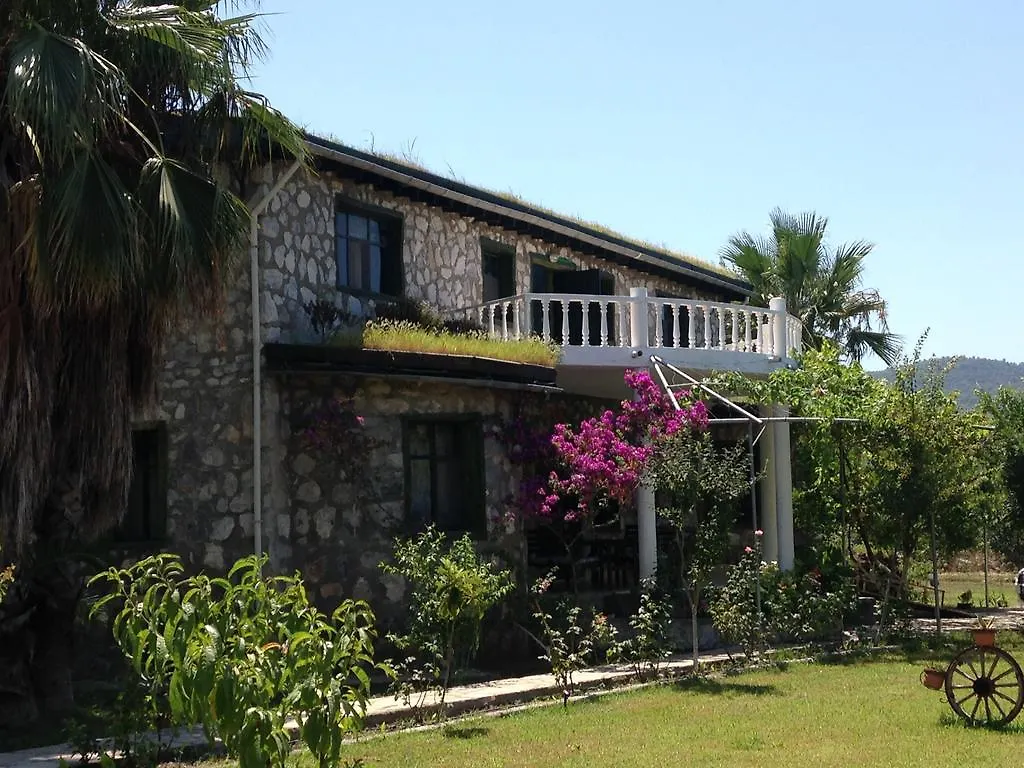 Otantik Tas Ev Bed & Breakfast Dalaman