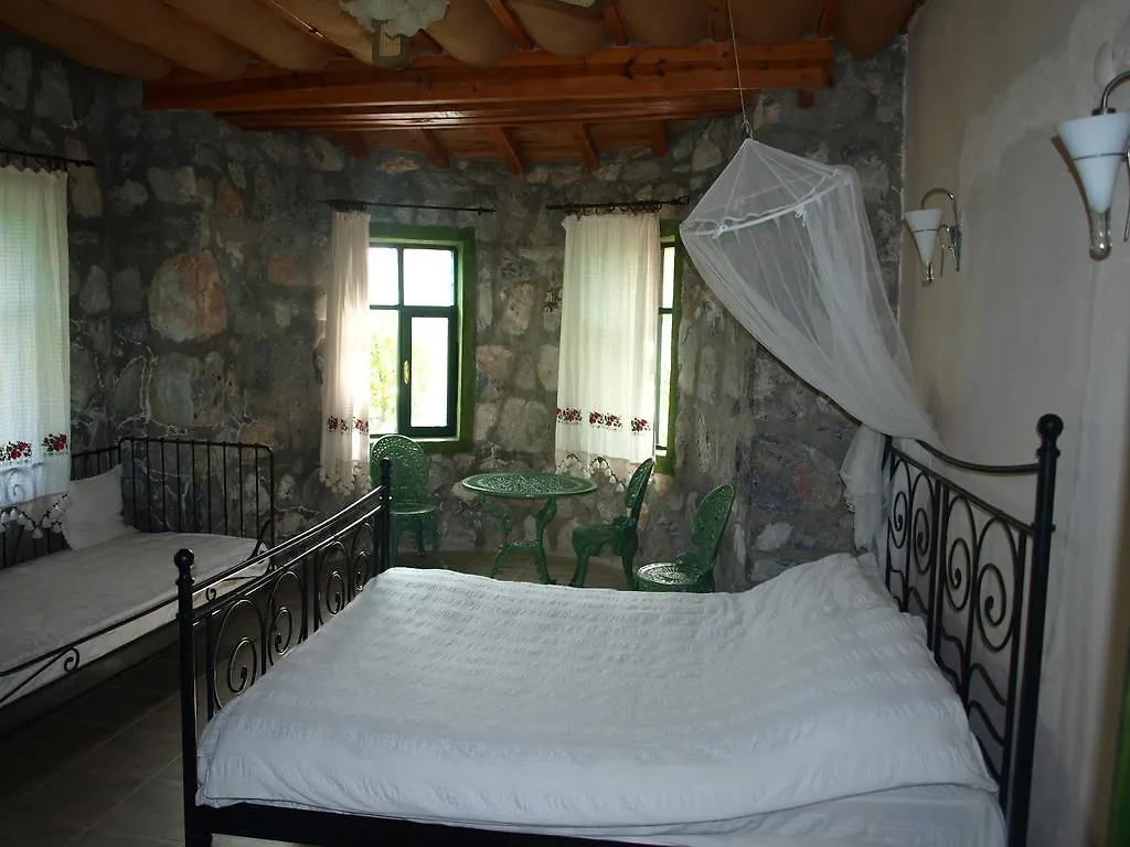 Otantik Tas Ev Bed & Breakfast Dalaman