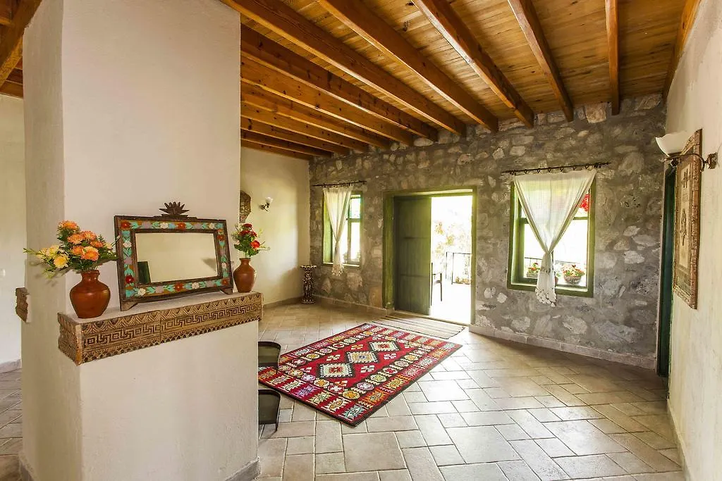 Otantik Tas Ev Bed & Breakfast Dalaman