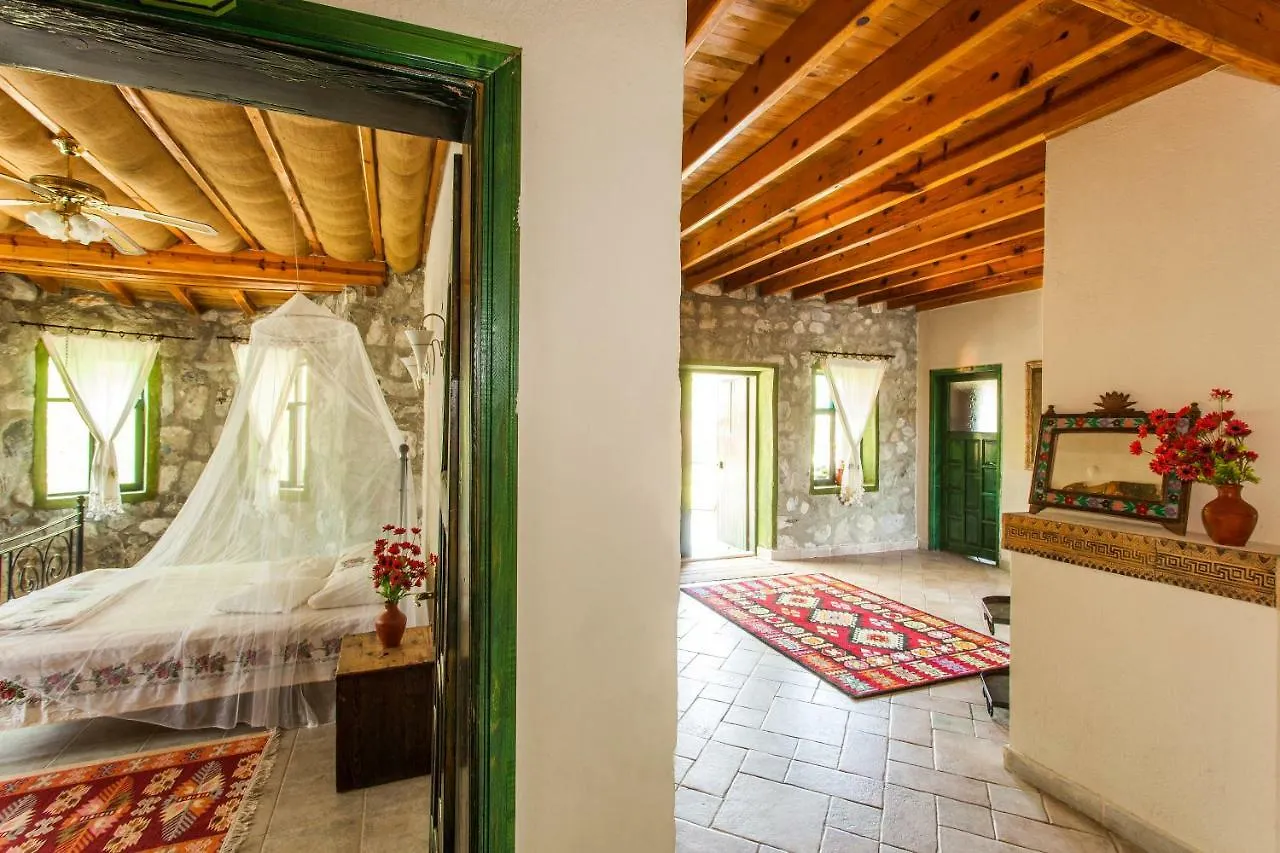 Otantik Tas Ev Bed & Breakfast Dalaman