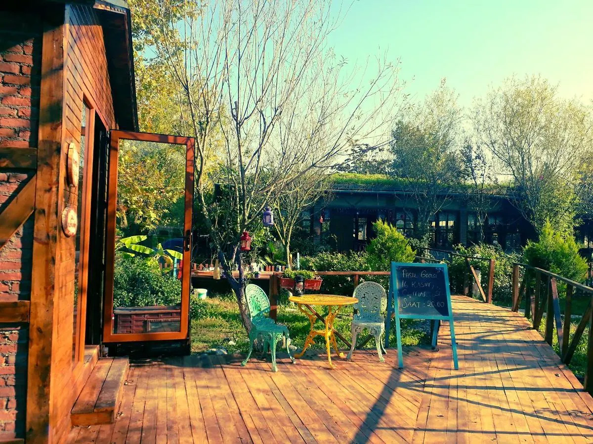 Otantik Tas Ev Bed & Breakfast Dalaman
