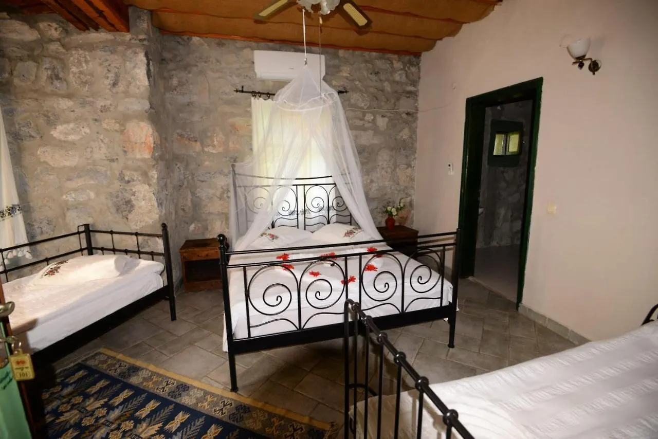 Otantik Tas Ev Bed & Breakfast Dalaman